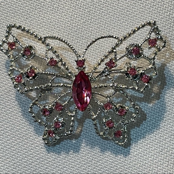 Butterfly w/Magenta Rhinestones - Picture 5 of 5